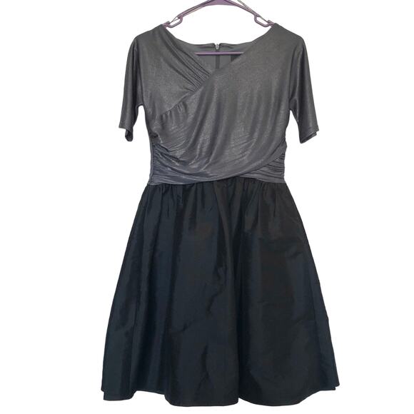 Adrianna Papell Dresses & Skirts - Adrianna Papell Cocktail dress in gray and black